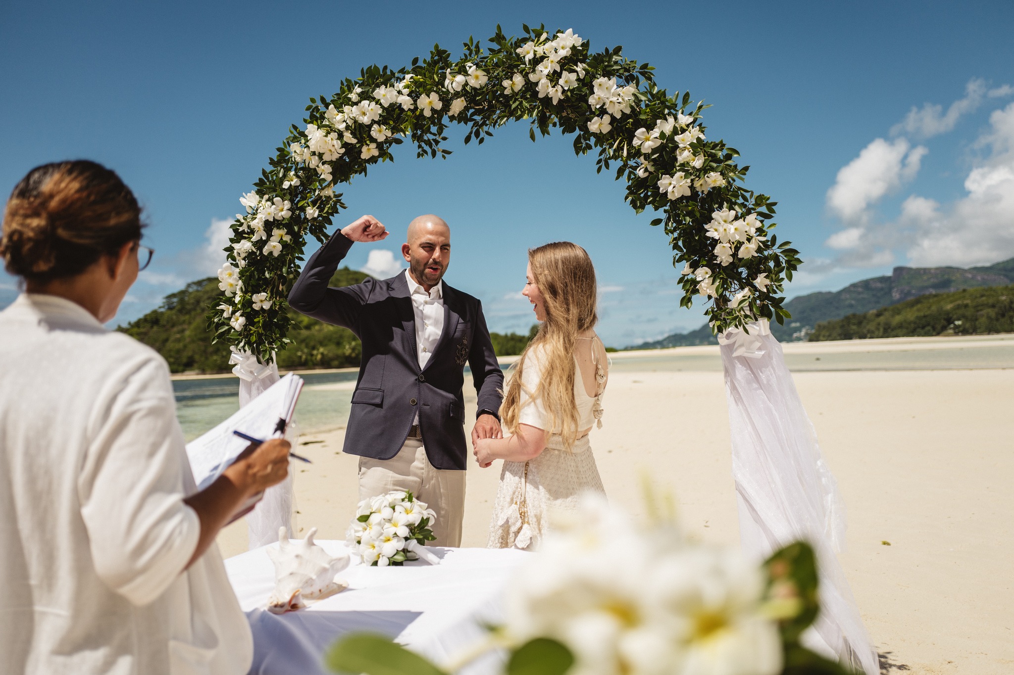 Professional wedding photography of a couple in Seychelles by SeyBooking.com partner photographers