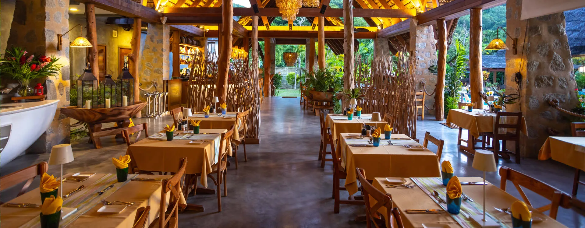Les Lauriers Creole buffet restaurant with live music on Praslin, Seychelles