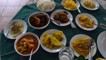 Creole meal at a Seychelles restaurant