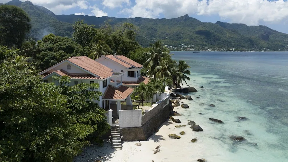Beach View & Ocean View Vila, Mahé