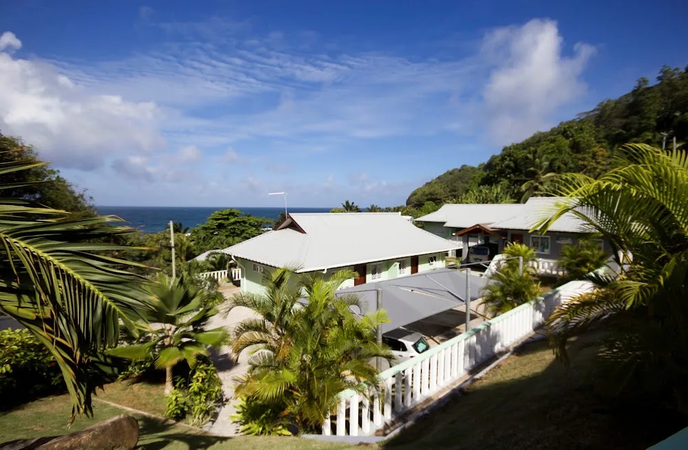 Surfers Self Catering Chalets, Mahé