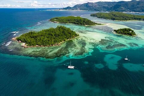 Sainte Anne Marine Park and Moyenne Island