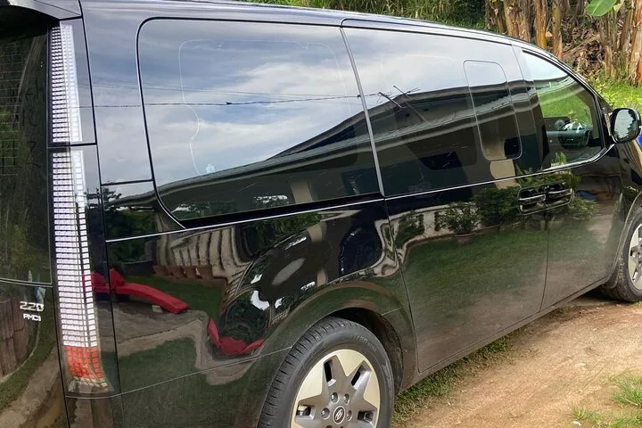 Private Guided Road Tour in Seychelles